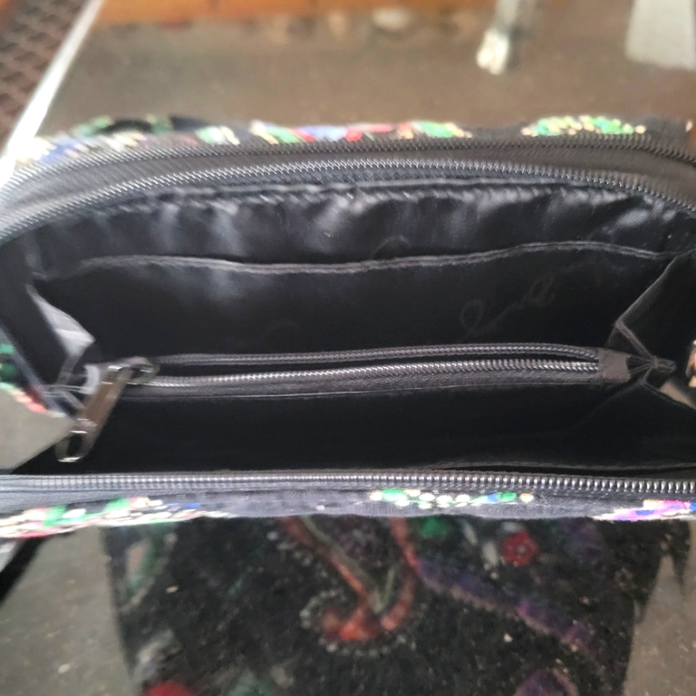 Vera Bradley RFID All in one Crossbody - Picture 4 of 8